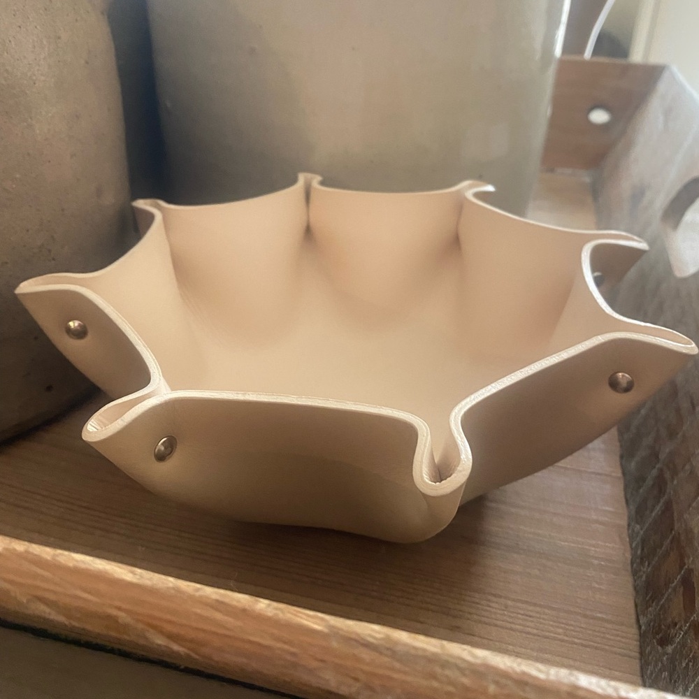 NWT Cream Leather Jewelry Organizer with Curved Pinched Design